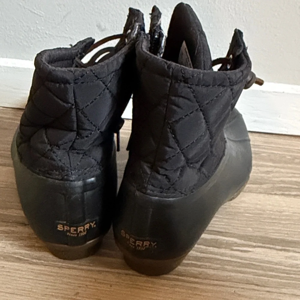 Sperry Black Quilted Rain Boots with Brown Laces Size 6